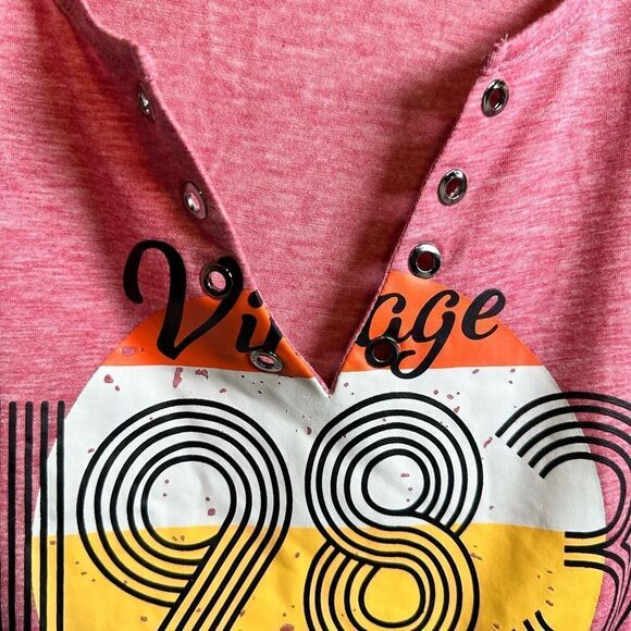 NWT Women’s Short Sleeve V Neck Heather Red Graphic Tee Vintage 1983 - Size M - Picture 2 of 4